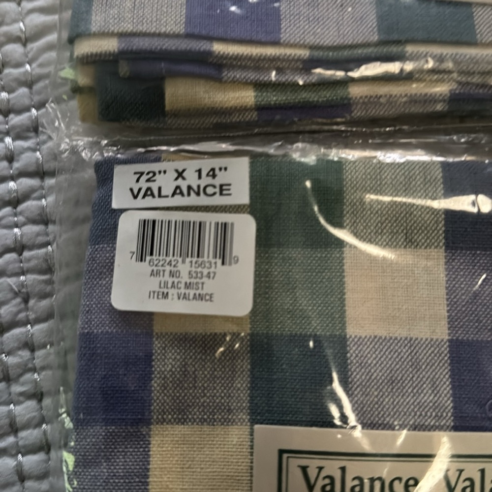 Park Imports Curtain Bundle 2 Valances & 2 Pairs of Tiers. - Picture 10 of 16